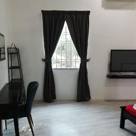 Roomstay Hj Esmon Parit Raja Uthm 外观 照片